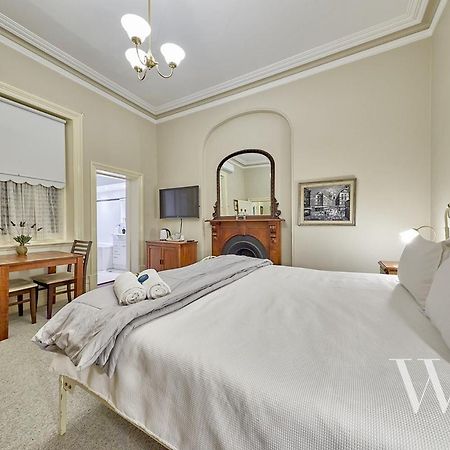 อารุนเดลบูทีคแอคคอมโมเดชั่น Bed & Breakfast West Perth ภายนอก รูปภาพ