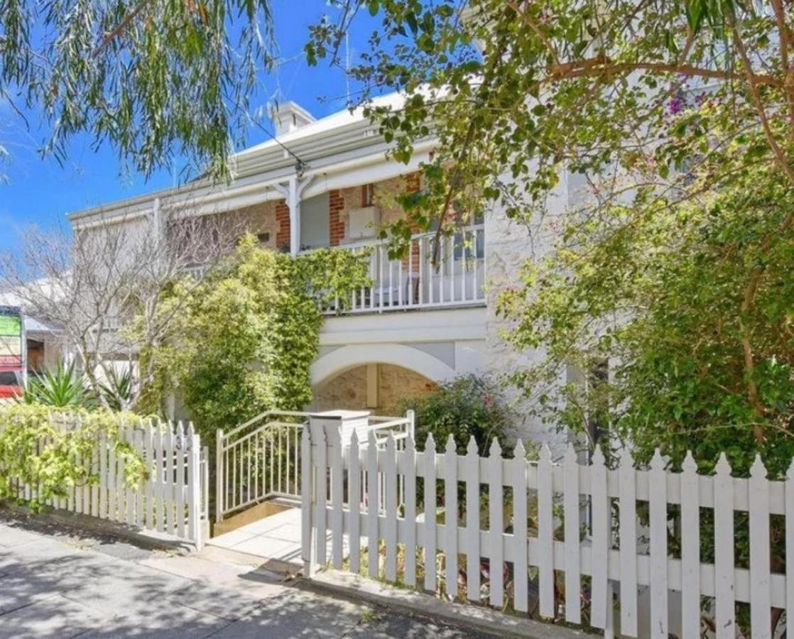 อารุนเดลบูทีคแอคคอมโมเดชั่น Bed & Breakfast West Perth ภายนอก รูปภาพ